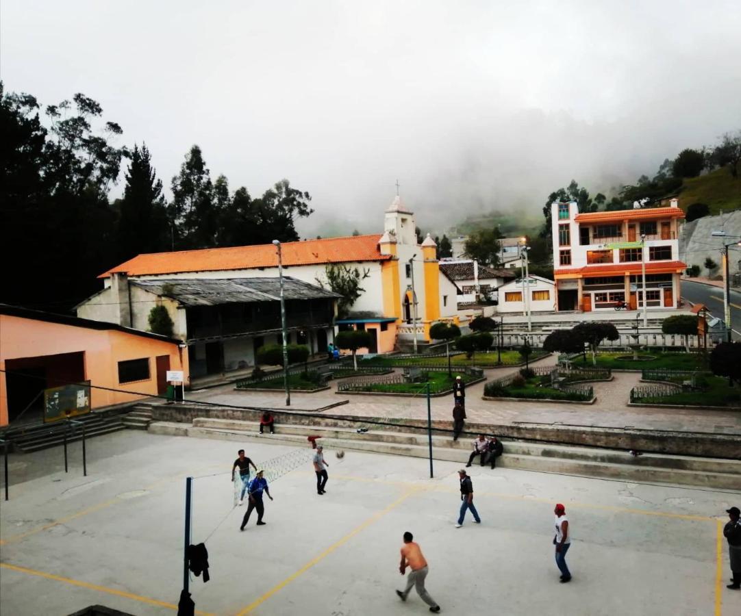 Hotel Lagoon Resort Chugchilán Buitenkant foto